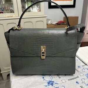 Henri Bendel top handle